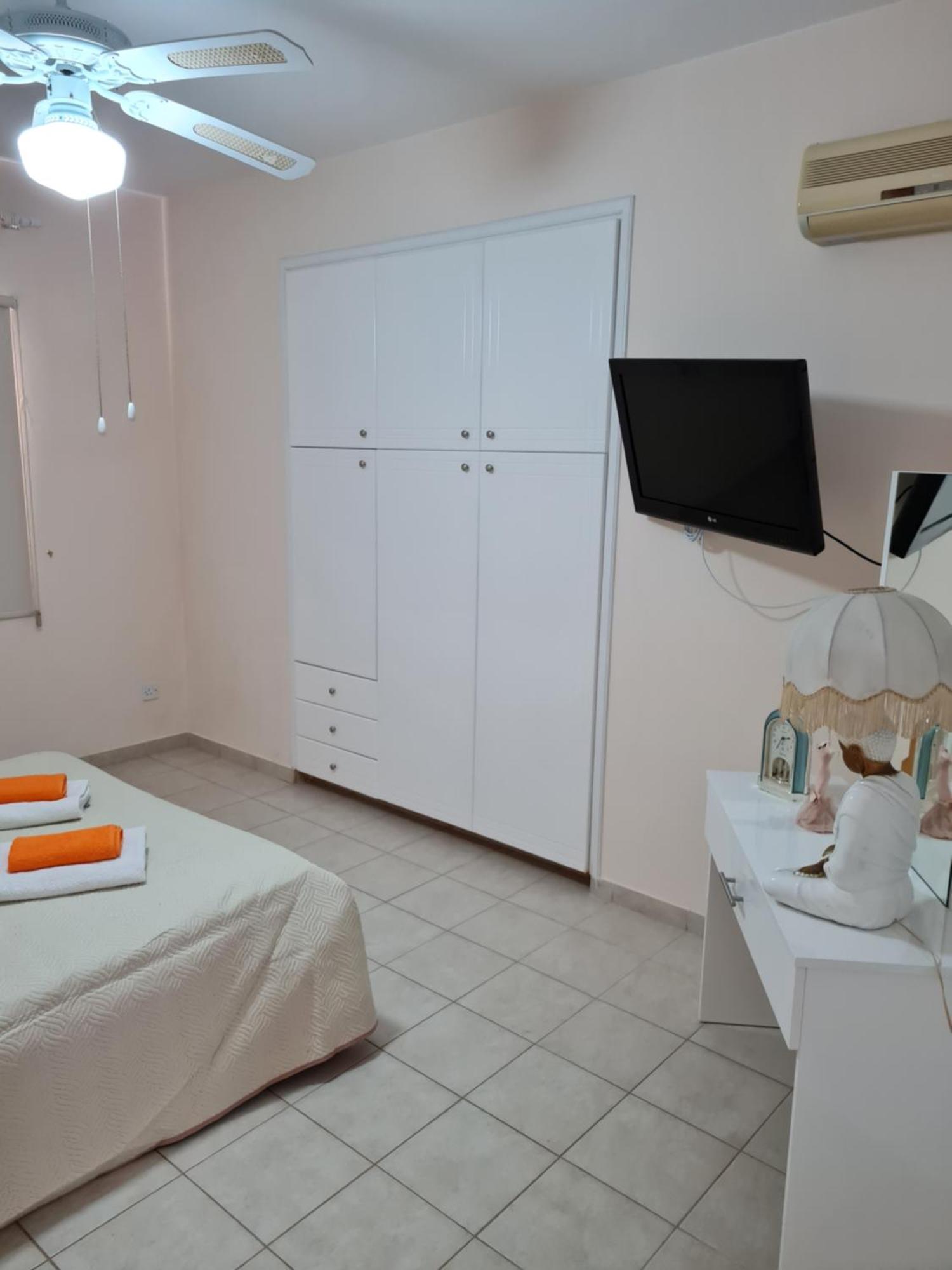 Michaela'S Apartment Пафос Экстерьер фото